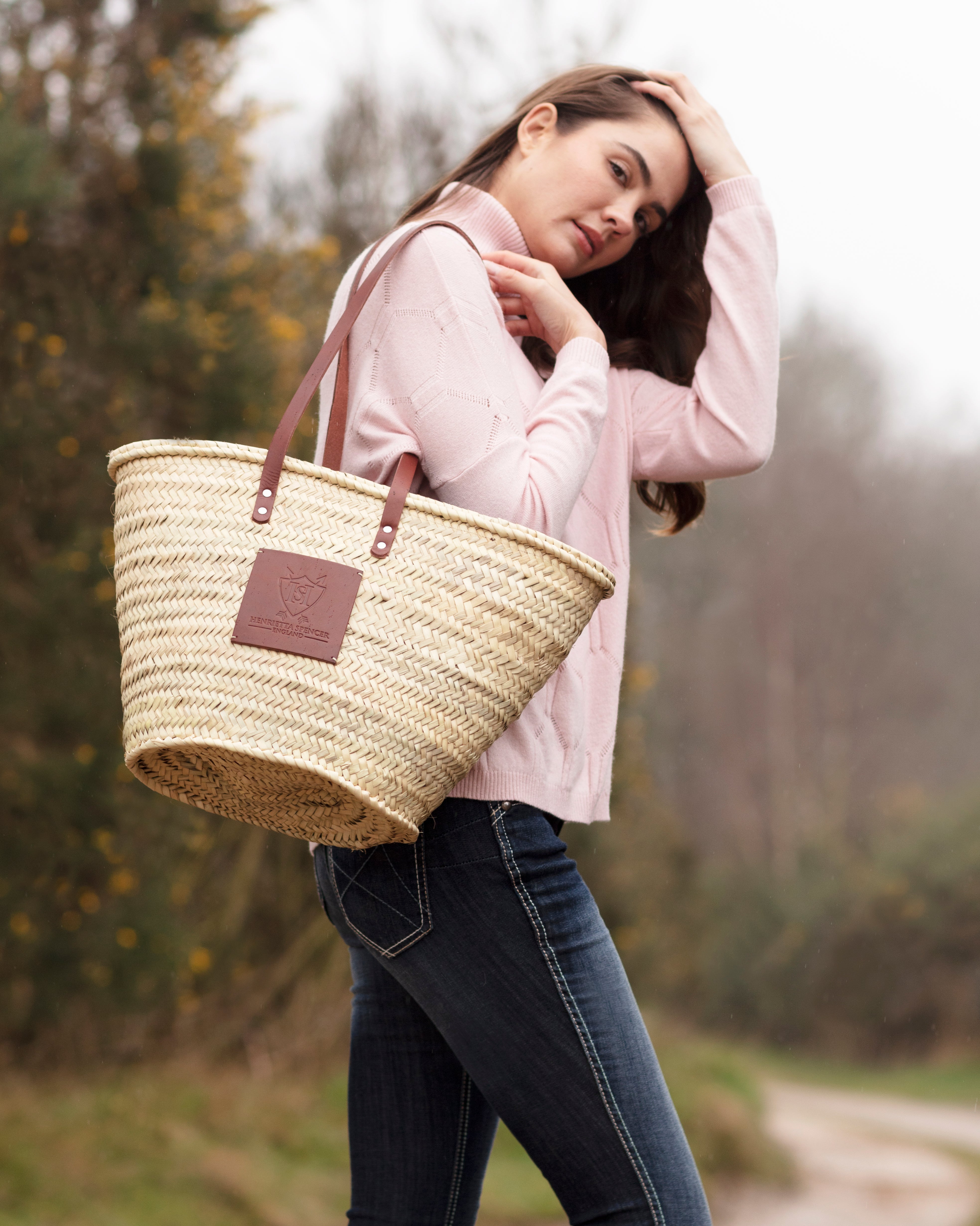 Straw beach bag with zip and genuine leather